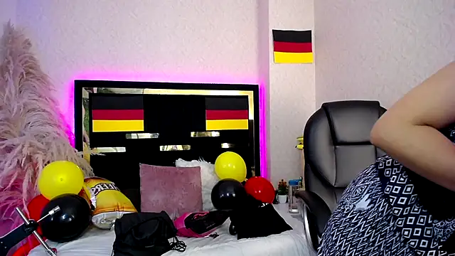 Moon Water   online show from 10.02.25