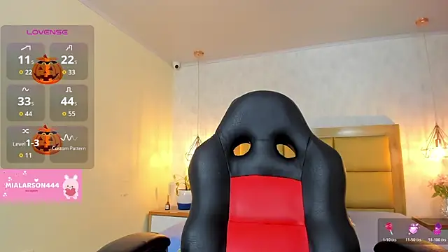 LARSONMIA online show from 10.17.25