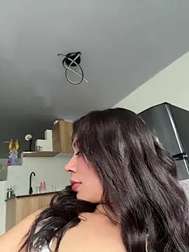 Snapshot of Roxanne_08 chatting on 06.25.26 Roxanne 08 online show from 06.25.26
