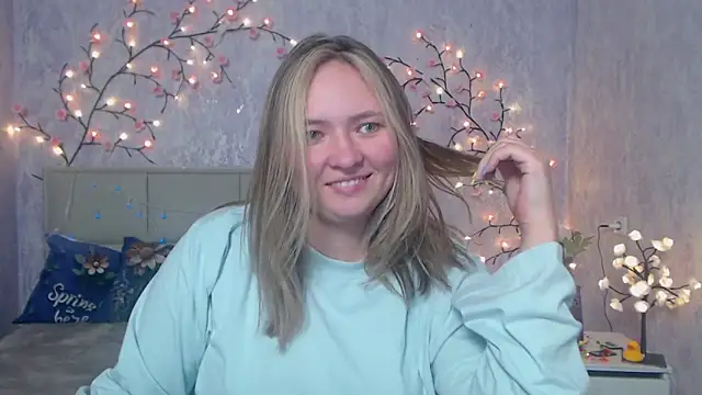 Snapshot of SallyVerda chatting on 04.30.26 SallyVerda online show from 04.30.26