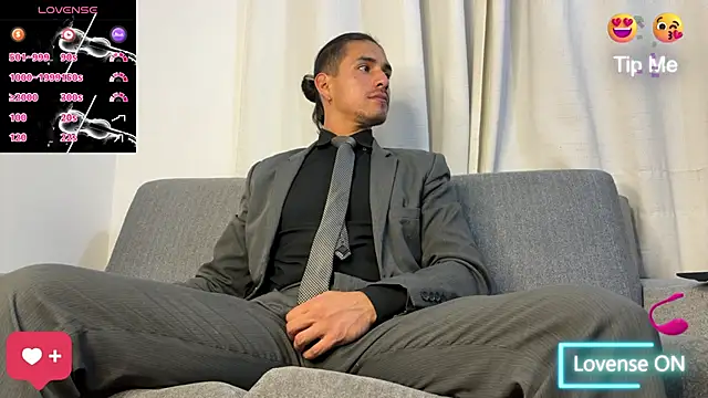 Snapshot of Tom_blunt96 chatting on 02.08.26 Tom blunt96 online show from 02.08.26