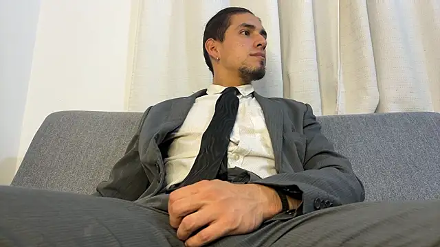 Snapshot of Tom_blunt96 chatting on 02.28.26 Tom blunt96 online show from 02.28.26