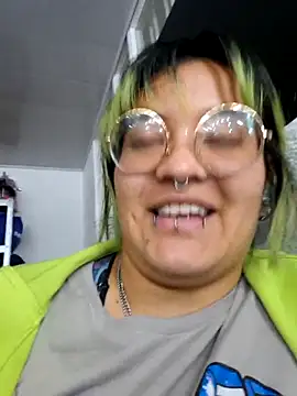 Snapshot of lucky-leah chatting on 09.17.25 lucky-leah online show from 09.17.25