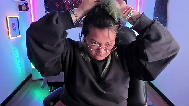 lucky-leah online show from 11.14.25