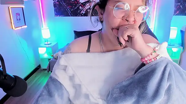 lucky-leah online show from 11.22.25