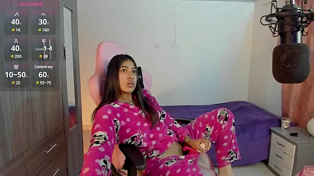 Snapshot of Kayla_foxxy chatting on 12.11.24 Kayla foxxy online show from 12.11.24