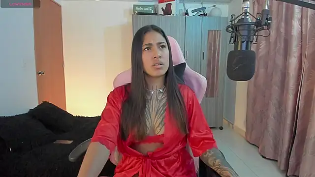 Snapshot of Kayla_foxxy chatting on 02.08.25 Kayla foxxy online show from 02.08.25