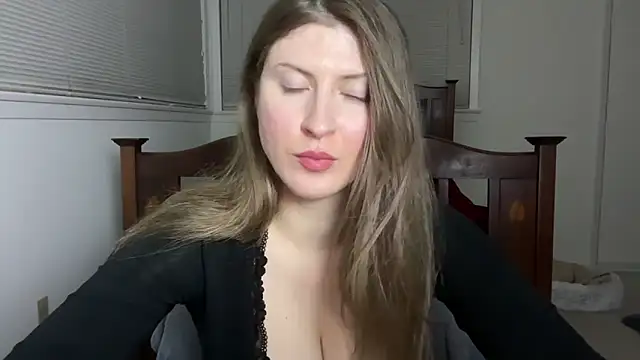 Snapshot of YUMIandbigWOLF chatting on 02.09.26 YUMIandbigWOLF online show from 02.09.26