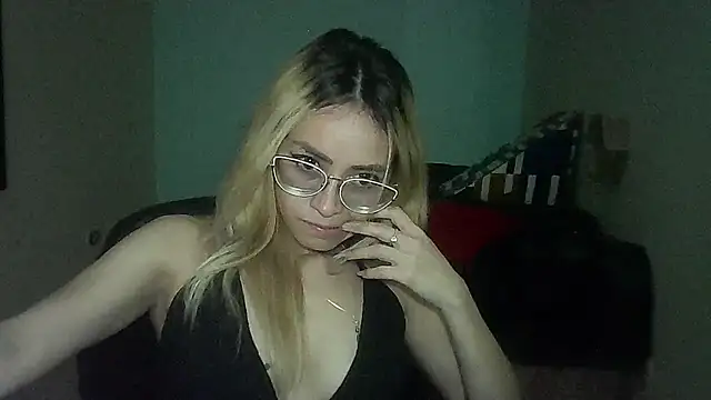 JuliaMack online show from 03.05.25