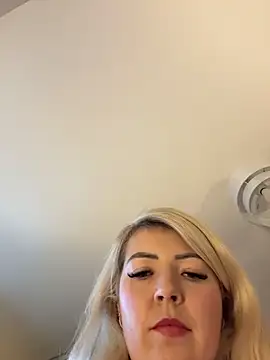 Snapshot of xxcurvyjessiexx chatting on 11.15.25 xxcurvyjessiexx online show from 11.15.25