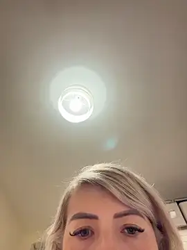 Snapshot of xxcurvyjessiexx chatting on 12.04.25 xxcurvyjessiexx online show from 12.04.25