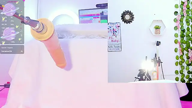 Snapshot of Daki_Ume_ chatting on 02.04.25 Daki Ume online show from 02.04.25