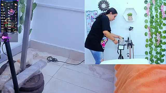 Snapshot of Daki_Ume_ chatting on 03.21.25 Daki Ume online show from 03.21.25