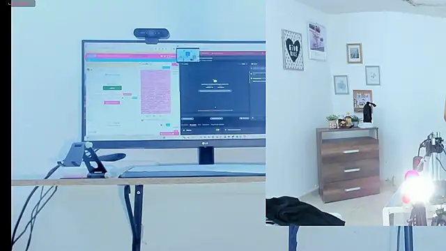 Snapshot of Daki_Ume_ chatting on 10.01.25 Daki Ume online show from 10.01.25