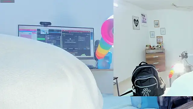 Snapshot of Daki_Ume_ chatting on 10.24.25 Daki Ume online show from 10.24.25