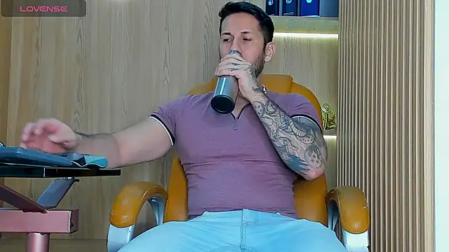 Snapshot of George_Diesell chatting on 02.12.26 George Diesell online show from 02.12.26