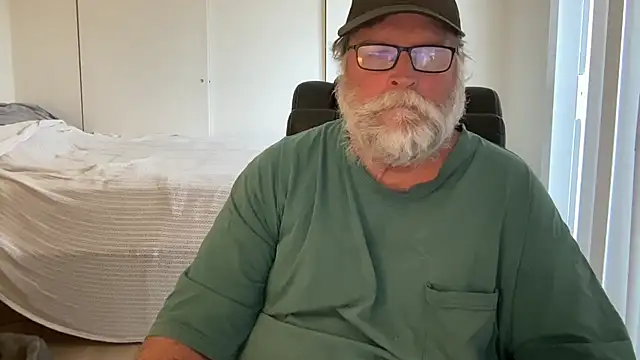 Snapshot of Drummajor chatting on 10.26.25 Drummajor online show from 10.26.25