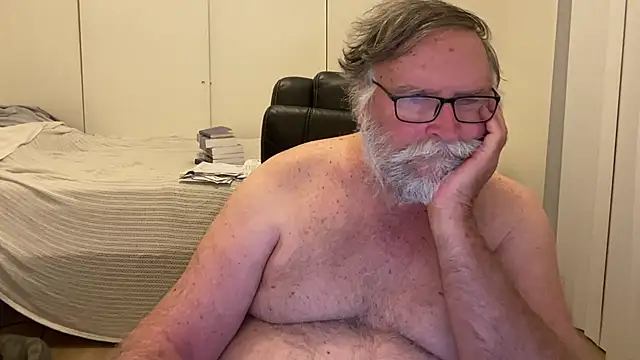 Snapshot of Drummajor chatting on 10.29.25 Drummajor online show from 10.29.25