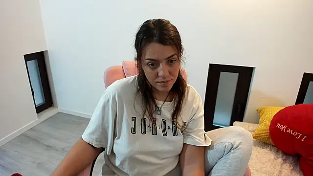 Dyana Kaylinn online show from 11.28.25