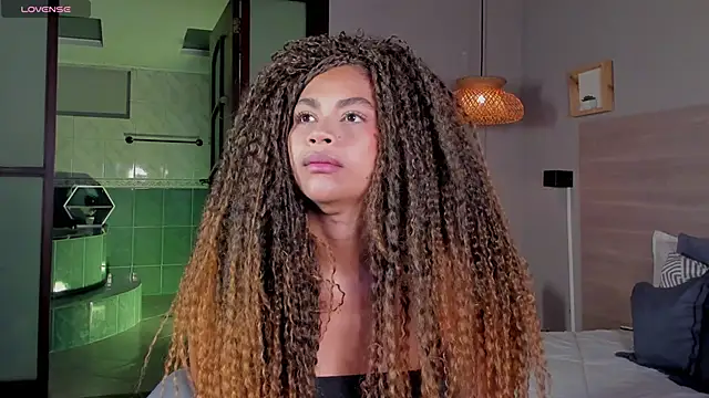 nayah   online show from 10.14.25