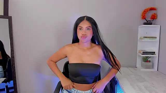 nayah   online show from 11.21.25