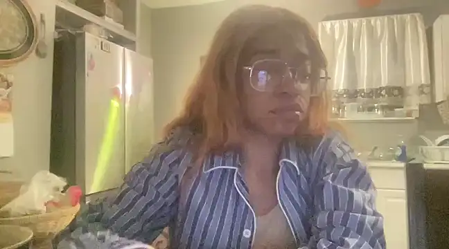 Snapshot of MommyConfident chatting on 01.29.25 MommyConfident online show from 01.29.25