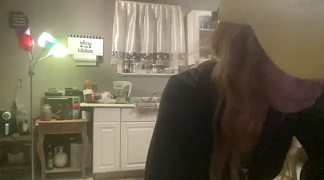 Snapshot of MommyConfident chatting on 01.29.25 MommyConfident online show from 01.29.25