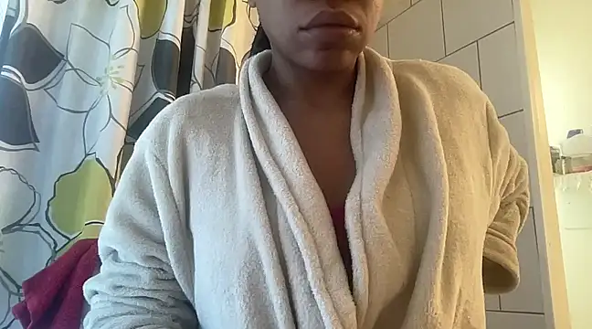 Snapshot of MommyConfident chatting on 02.14.25 MommyConfident online show from 02.14.25