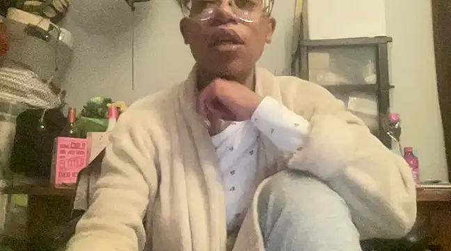 Snapshot of MommyConfident chatting on 02.17.25 MommyConfident online show from 02.17.25