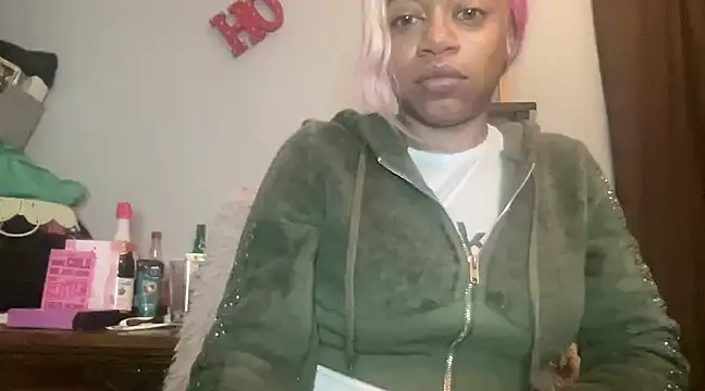 Snapshot of MommyConfident chatting on 02.28.25 MommyConfident online show from 02.28.25