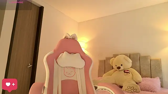 Snapshot of KaylaCollinsX chatting on 09.22.25 KaylaCollinsX online show from 09.22.25