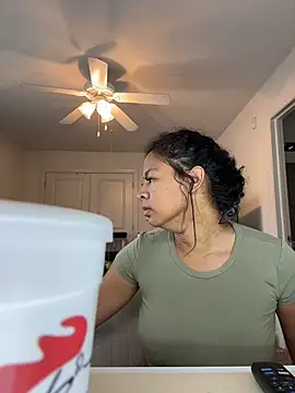 Snapshot of VanessaBling chatting on 02.14.26 VanessaBling online show from 02.14.26