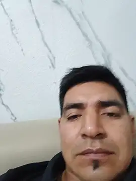 Snapshot of latino17 chatting on 11.15.25 latino17 online show from 11.15.25