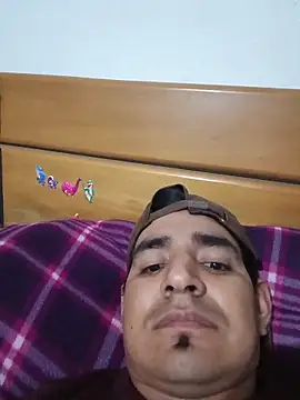 Snapshot of latino17 chatting on 12.05.25 latino17 online show from 12.05.25