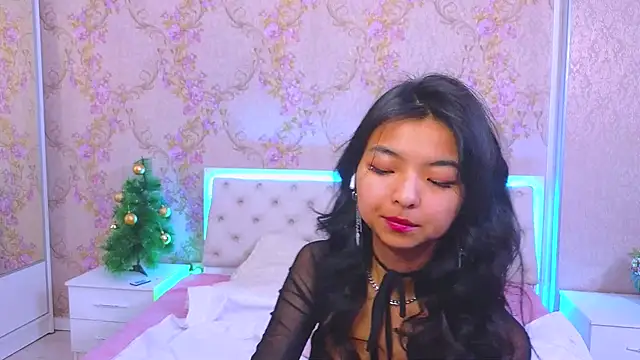 Shy Kira online show from 12.24.24