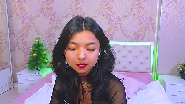 Shy Kira online show from 12.24.24