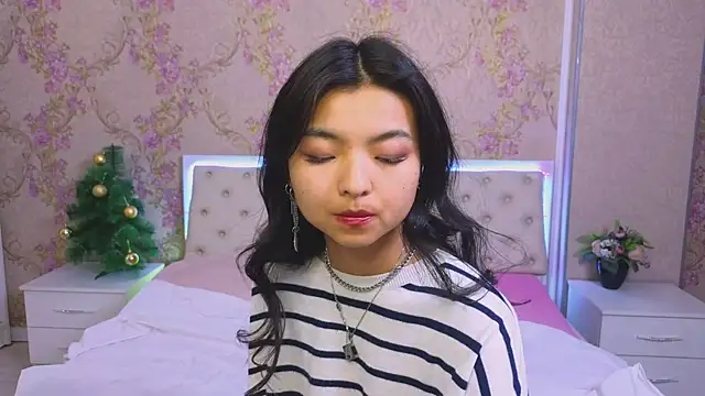 Shy Kira online show from 01.07.25