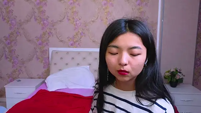 Shy Kira online show from 02.06.25