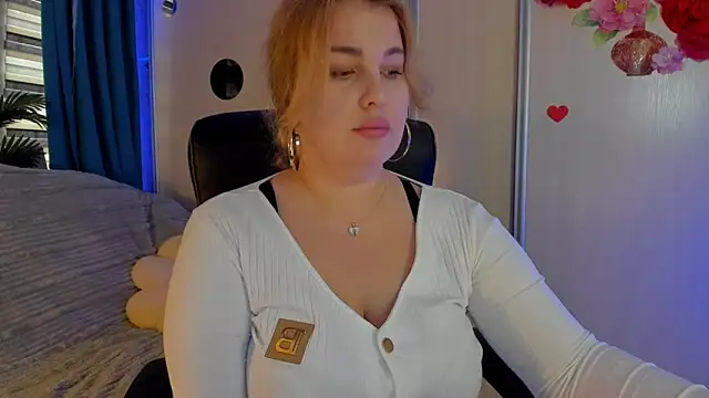 CoraSwon online show from 12.04.25