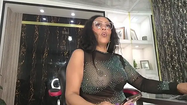 AmberNix online show from 11.28.25