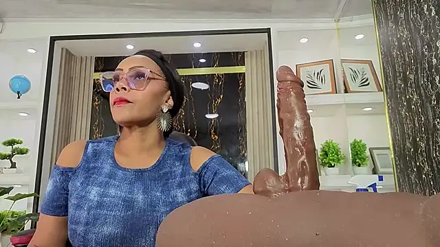 AmberNix online show from 04.08.26