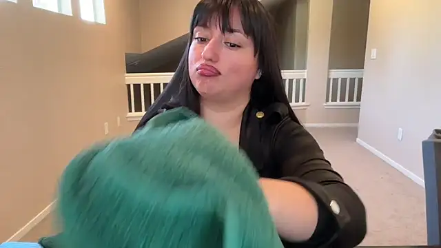 Snapshot of rubybabyxo chatting on 10.28.25 rubybabyxo online show from 10.28.25