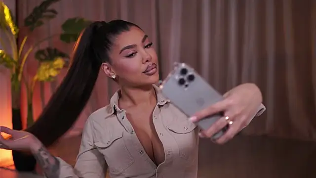 NatyDesiree online show from 05.12.26