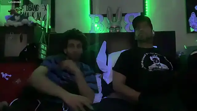 pantslesstraveler plt online show from 11.12.25