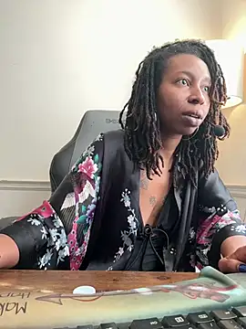 LeyaHoneybuns online show from 01.23.25