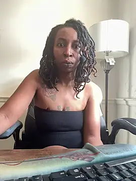 LeyaHoneybuns online show from 02.19.25