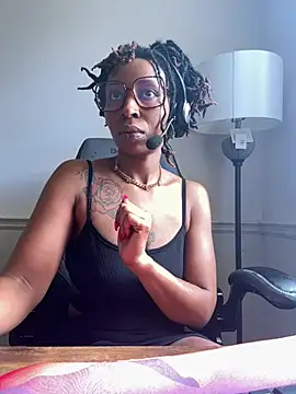 LeyaHoneybuns online show from 03.17.25