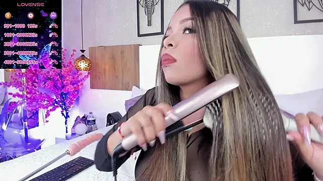 nahomiidasilva  online show from 12.14.24