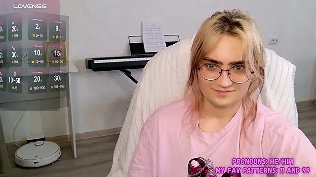 Snapshot of CuteYukiKun chatting on 11.02.25 CuteYukiKun online show from 11.02.25