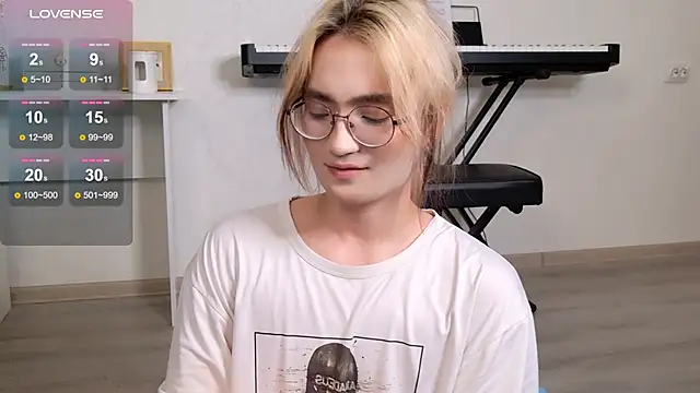 Snapshot of CuteYukiKun chatting on 11.09.25 CuteYukiKun online show from 11.09.25